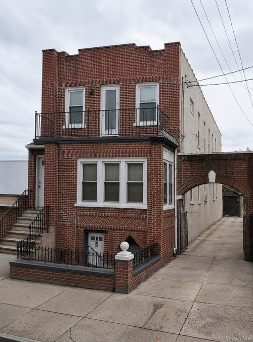 563 Bradford Street, New York, NY, 11207 | Card Image