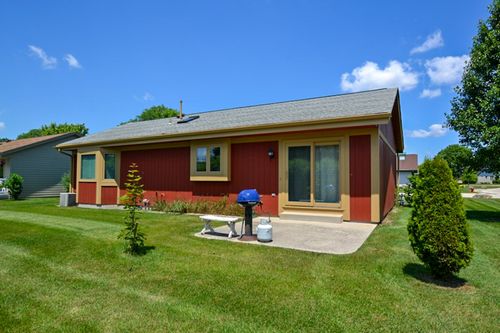 3707 Honey Tree Ln, Greenfield, WI, 53221-3215 | Card Image