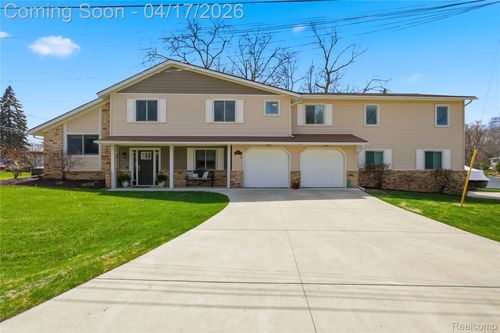 3389 Shawnee Ln, Waterford Twp, MI, 48329-4349 | Card Image