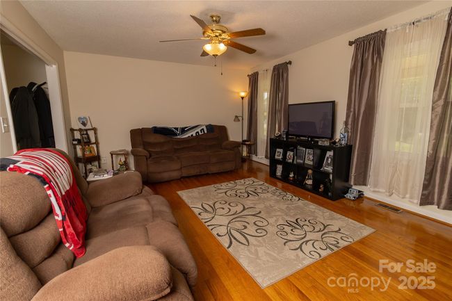 1352 W Cherokee St, House other with 3 bedrooms, 3 bathrooms and null parking in Blacksburg SC | Image 4