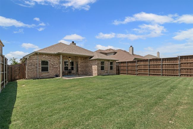 large grassy backyard perfect for relaxing | Image 17