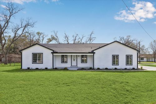 1337 S Circle St, Sealy, TX, 77474-3911 | Card Image