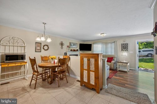 407 Freeze Rd, LINDEN, VA, 22642-5527 | Card Image