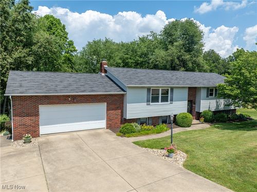 9830 Lawnridge St Ne, Bolivar, OH, 44612-8876 | Card Image