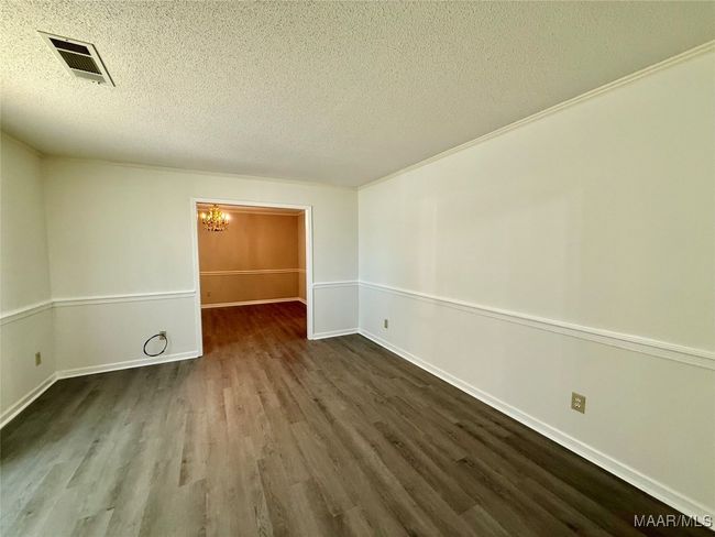 Living room, looking into dining room | Image 20