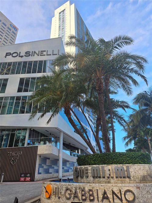 1822-325 S Biscayne Blvd, Miami, FL, 33131-2461 | Card Image