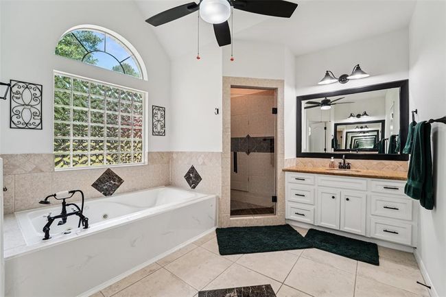 21885 Lost Mdw, House other with 4 bedrooms, 4 bathrooms and 7 parking in New Caney TX | Image 23