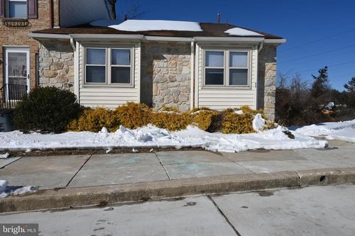 613 Saint Anthony Ln, Upper Darby, PA, 19082-5430 | Card Image