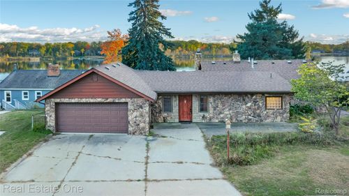 2739 Lakeridge, Wixom, MI, 48393-1217 | Card Image