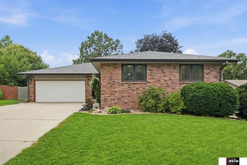 521 Danville Drive, Lincoln, NE, 68510 | Card Image