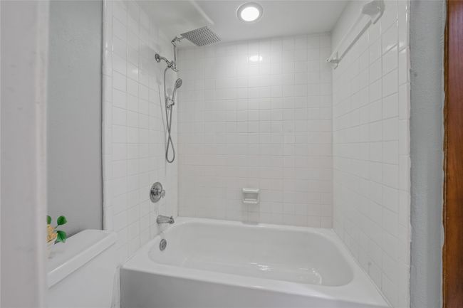 9818 Amberton Pkwy, Townhouse with 3 bedrooms, 3 bathrooms and null parking in Dallas TX | Image 8