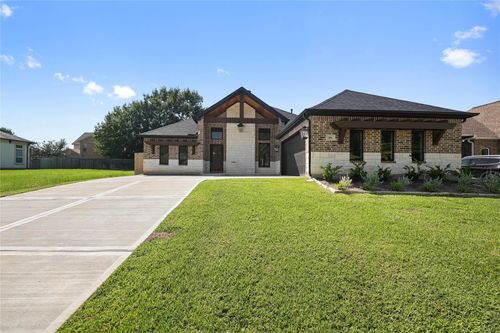 106 Wyndemere Dr, Montgomery, TX, 77356-8108 | Card Image