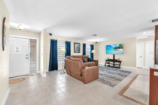 1012 Spindle Palm Way, House other with 3 bedrooms, 2 bathrooms and null parking in APOLLO BEACH FL | Image 8