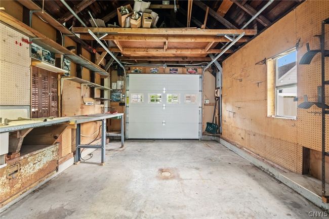 garage interior | Image 22