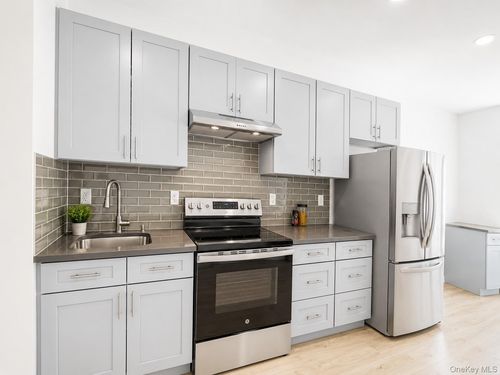 1r-6946 64th St, Ridgewood, NY, 11385-5248 | Card Image
