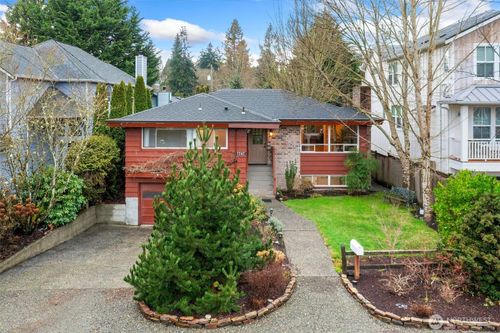 7747 37th Avenue Ne, Seattle, WA, 98115 | Card Image