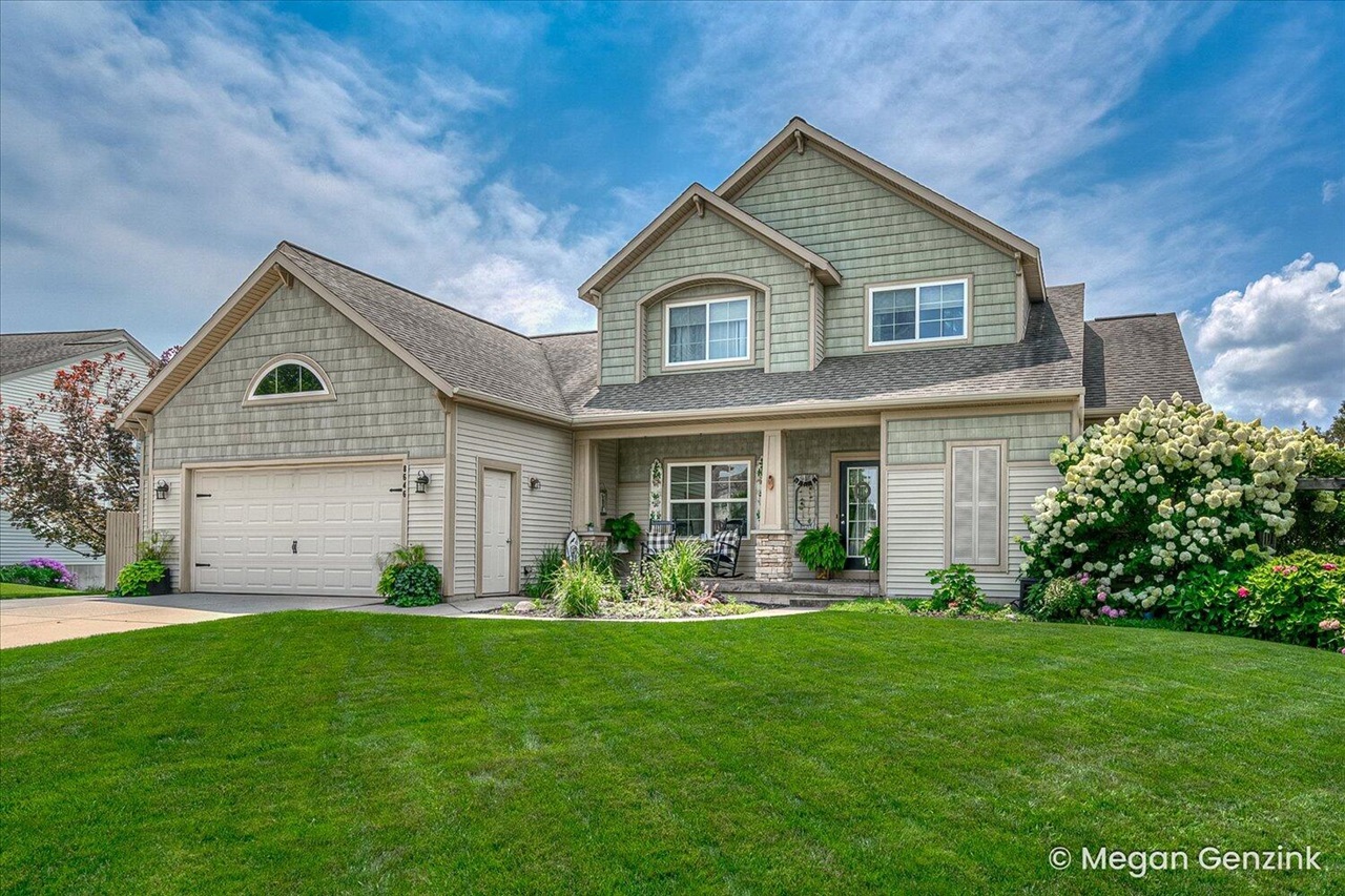 Suntree Dr, Zeeland, MI 49464