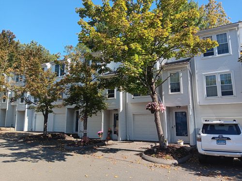 unit-112-380 Hitchcock Rd, Waterbury, CT, 06705-3953 | Card Image