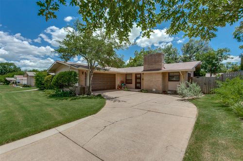 813 Sherbrook Dr, Richardson, TX, 75080-3015 | Card Image