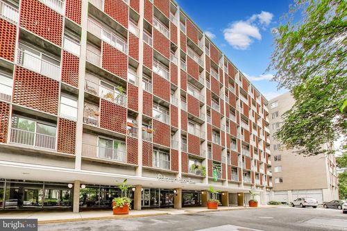 s525-800 4th St Sw, WASHINGTON, DC, 20024-3017 | Card Image