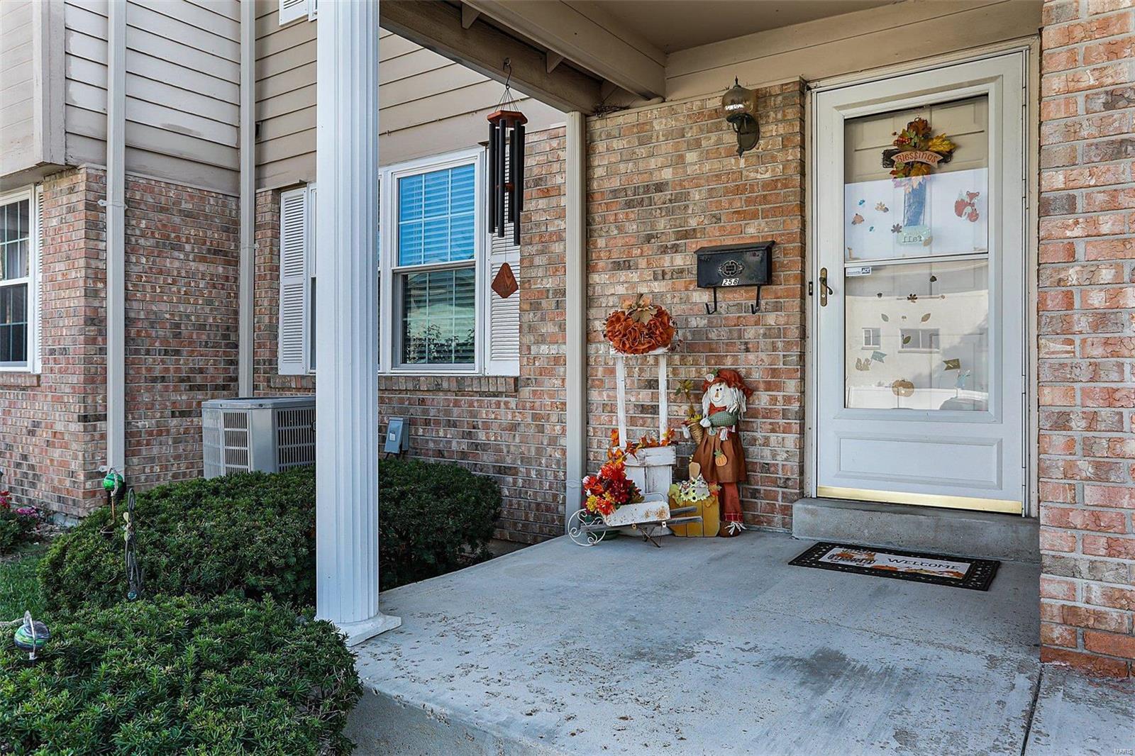 Carmel Woods Dr, Ellisville, MO 63021