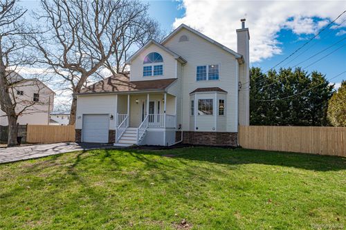 44 Westminster Dr, Shirley, NY, 11967-4225 | Card Image