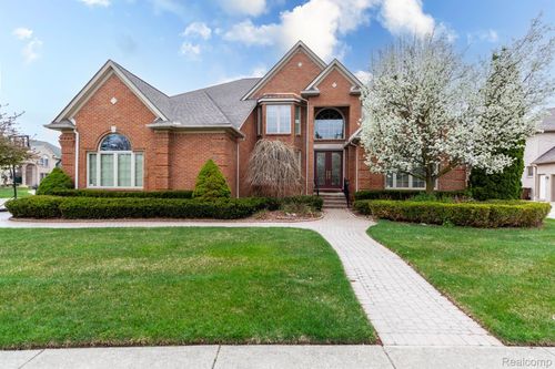 49759 Lakebridge Dr, Shelby Township, MI, 48315-3514 | Card Image