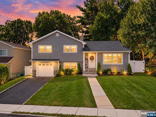 35 Bender Dr, Clifton, NJ, 07013-1405 | Card Image