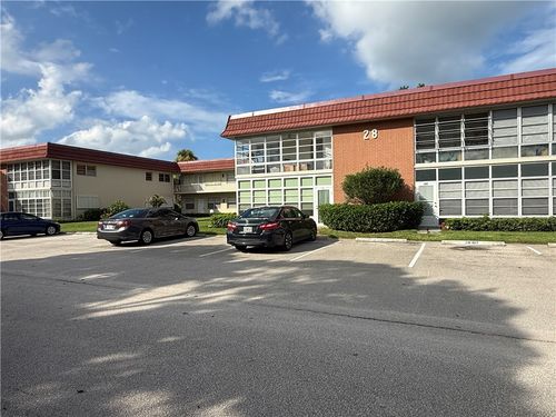 105-28 Pine Arbor Ln, VERO BEACH, FL, 32962-4632 | Card Image