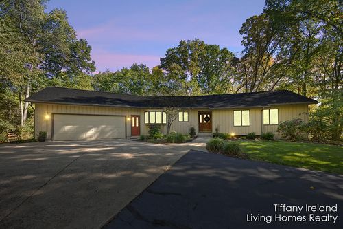 7244 Packer Dr Ne, Belmont, MI, 49306-9242 | Card Image