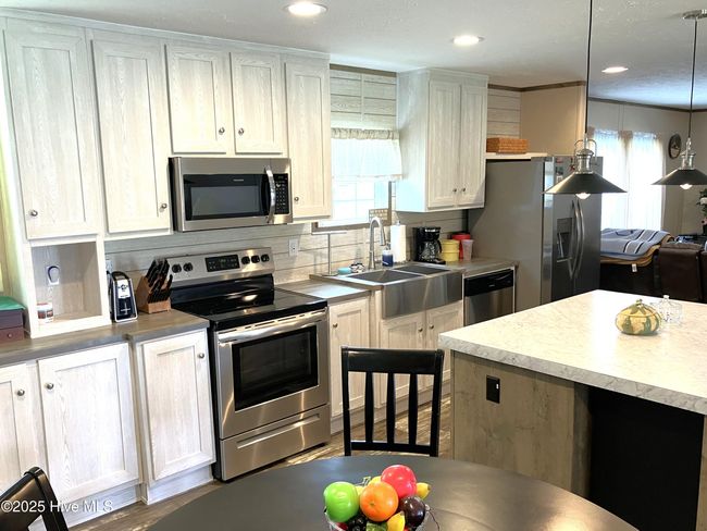 all stainless steel appliances | Image 7