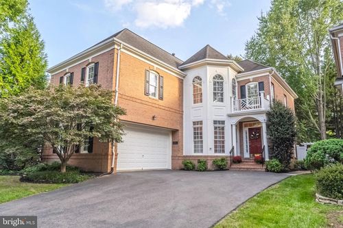 10087 Daniels Run Way, FAIRFAX, VA, 22030-2449 | Card Image