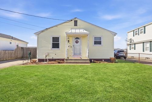 76 Lake St, Pawtucket, RI, 02860-4525 | Card Image