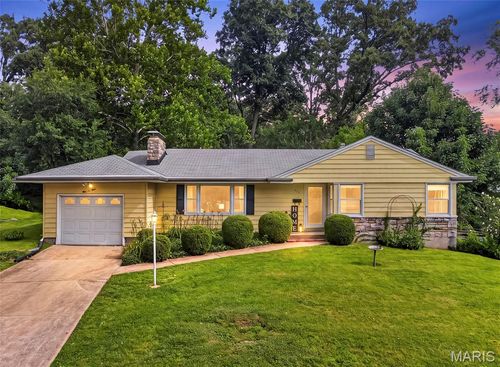 439 Fieldcrest Dr, Webster Groves, MO, 63119-4541 | Card Image