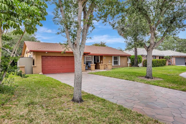 2211 Nw 41 St Ter, House other with 3 bedrooms, 2 bathrooms and null parking in Coconut Creek FL | Image 4