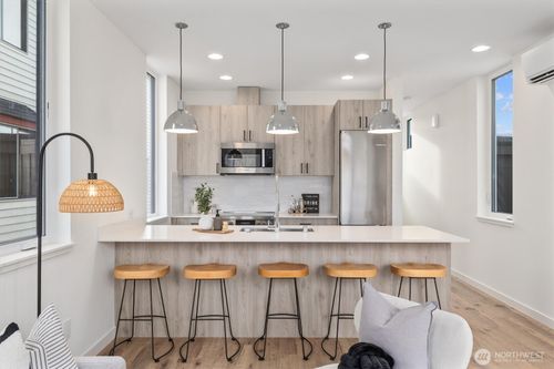 945 Nw 61st St, Seattle, WA, 98107-2855 | Card Image