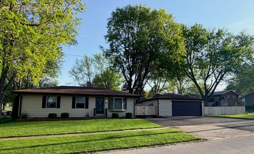 827 Sunbury Rd, South Elgin, IL, 60177-1841 | Card Image