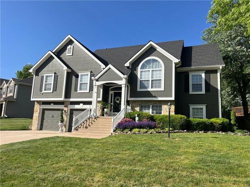 4207 Kensington Dr, Saint Joseph, MO, 64506-4551 | Card Image