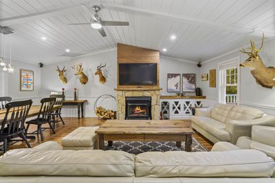 614-A - 24 Howes Loop, House other with 3 bedrooms, 4 bathrooms and null parking in Wilmington VT | Image 1