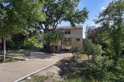 Perched high up in the trees, you have such a sense of seclusion privacy. | Image 2