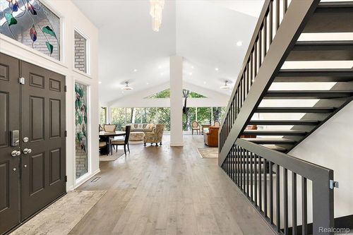 4650 Lahser Rd, Bloomfield Hills, MI, 48302-2132 | Card Image