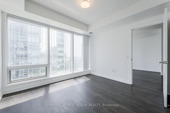 2104 - 10 York St, Condo with 2 bedrooms, 1 bathrooms and null parking in Toronto ON | Image 22