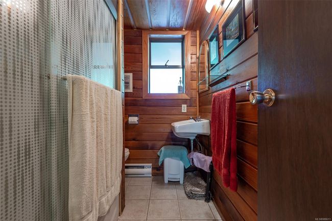 1301 Sayward Rd, House other with 5 bedrooms, 3 bathrooms and 6 parking in Sayward BC | Image 11