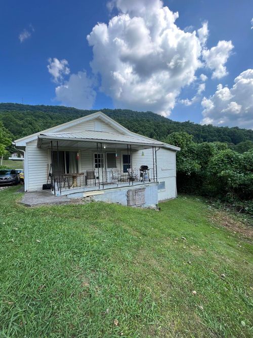103 Pat St, Pineville, KY, 40977-1232 | Card Image