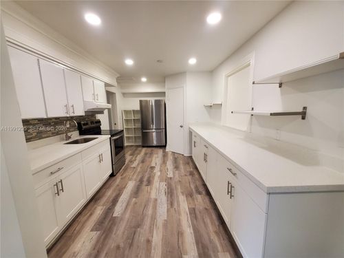 1-126 Nw 8th Ave, Hallandale Beach, FL, 33009-3923 | Card Image