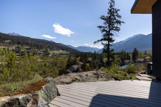 1764 Pinewood Drive, House other with 5 bedrooms, 4 bathrooms and 5 parking in Pemberton BC | Image 4
