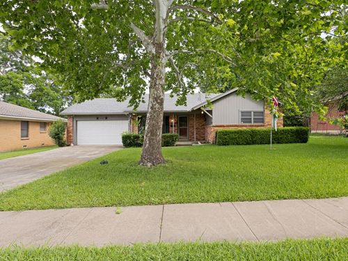 1419 Hillcrest Dr, Sherman, TX, 75092-5510 | Card Image