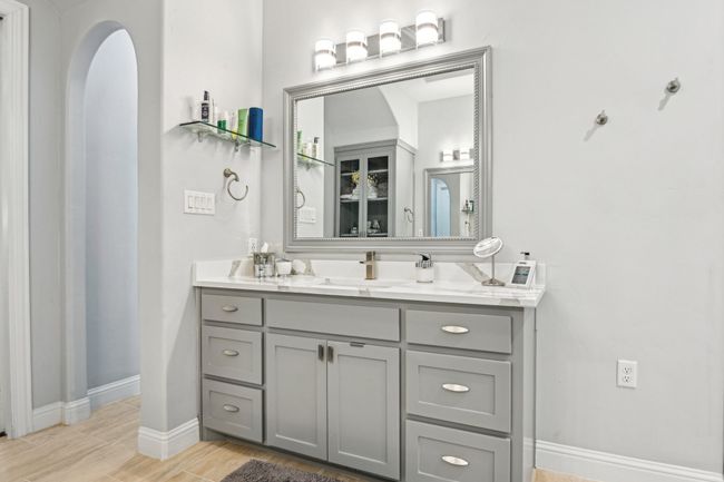 Dual vanities | Image 19