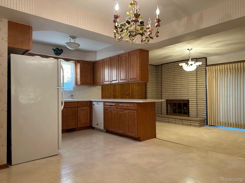 4211 Gunther Dr, Sterling Heights, MI, 48310-6330 | Card Image