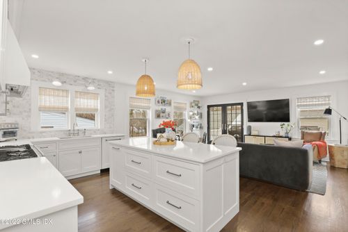 34 Hassake Rd, Old Greenwich, CT, 06870-1327 | Card Image